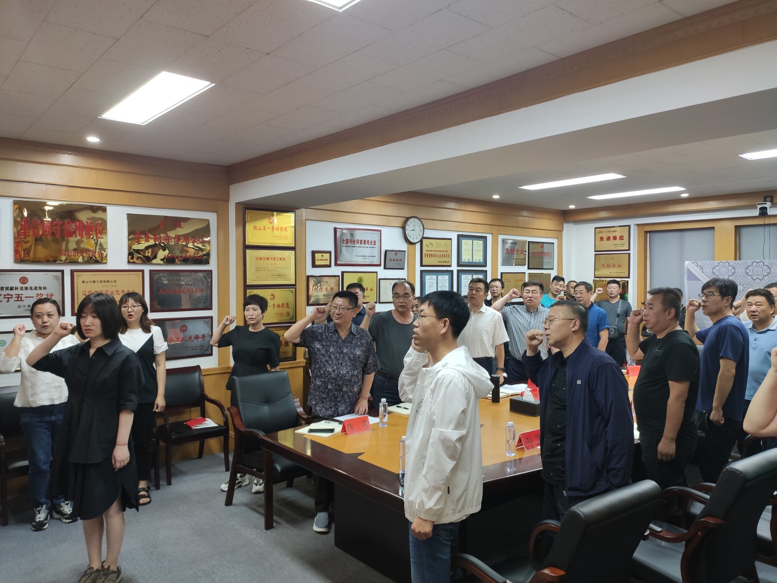 鞍山公路召開(kāi)“慶七一，促發(fā)展， 共創(chuàng)企業(yè)新輝煌”黨建工作座談會(huì)